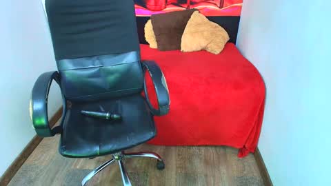 Snapshot of mishka__ chatting on 01-25-25, 09:04 Mishka online show from 01-25-25, 09:04