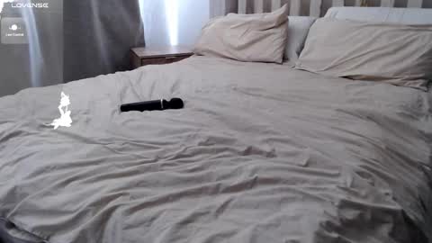 Snapshot of mishymoon chatting on 02-09-25, 10:53 Elora online show from 02-09-25, 10:53