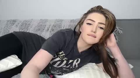 Snapshot of mishymoon chatting on 09-29-25, 07:13 Elora online show from 09-29-25, 07:13