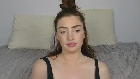 Snapshot of mishymoon chatting on 12-05-25, 08:34 Elora online show from 12-05-25, 08:34