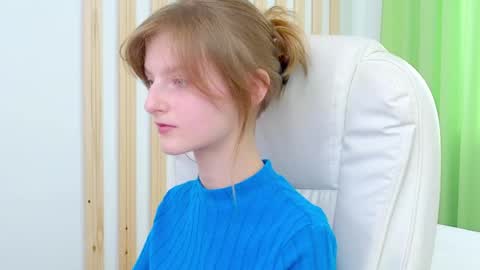 Snapshot of miss___alisa chatting on 03-12-26, 01:17 Alisa NONNUDE online show from 03-12-26, 01:17