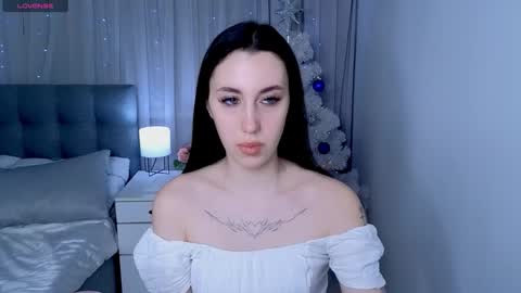 Snapshot of miss__linn chatting on 12-17-25, 08:20 Linn online show from 12-17-25, 08:20