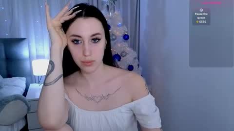 Snapshot of miss__linn chatting on 12-18-25, 11:27 Linn online show from 12-18-25, 11:27