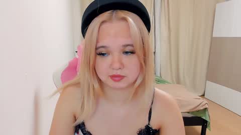 Snapshot of miss__selena chatting on 12-19-24, 01:07 miss__selena online show from 12-19-24, 01:07