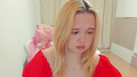 Snapshot of miss__selena chatting on 01-19-25, 06:00 miss__selena online show from 01-19-25, 06:00