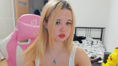 Snapshot of miss__selena chatting on 02-04-25, 05:55 miss__selena online show from 02-04-25, 05:55