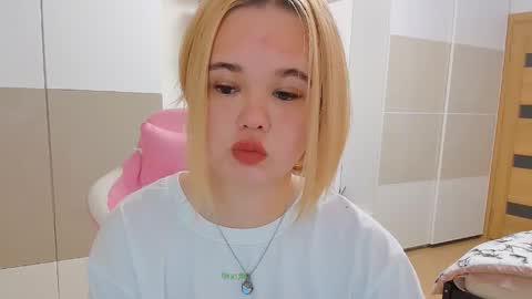 Snapshot of miss__selena chatting on 02-09-25, 02:40 miss__selena online show from 02-09-25, 02:40