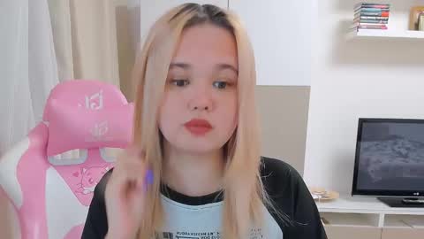 Snapshot of miss__selena chatting on 02-18-25, 05:21 miss__selena online show from 02-18-25, 05:21