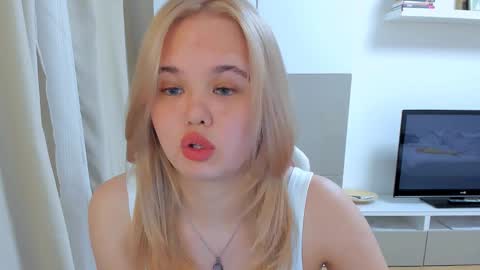 Snapshot of miss__selena chatting on 02-25-25, 08:19 miss__selena online show from 02-25-25, 08:19