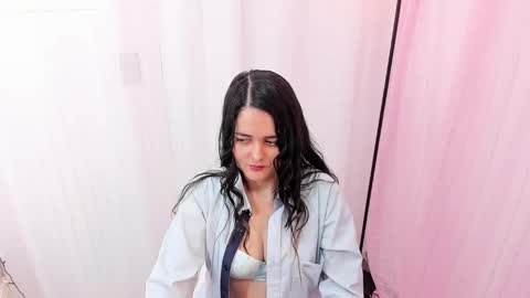 Snapshot of miss_alhy chatting on 12-17-24, 11:49 online show from 12-17-24, 11:49