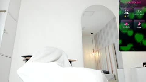 Snapshot of miss_ambrer chatting on 01-09-25, 12:57 Amber online show from 01-09-25, 12:57