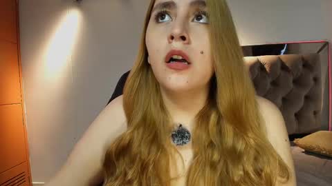 Snapshot of miss_anny18 chatting on 12-23-25, 11:08 Anny online show from 12-23-25, 11:08