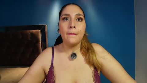 Snapshot of miss_anny18 chatting on 04-26-26, 02:42 Anny online show from 04-26-26, 02:42