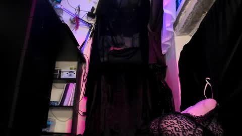 Snapshot of miss_asmodeus chatting on 02-13-25, 09:17 missAsmodeus online show from 02-13-25, 09:17