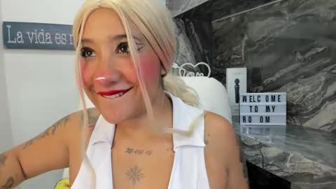 Snapshot of miss_danika chatting on 11-10-25, 11:09 Danika online show from 11-10-25, 11:09