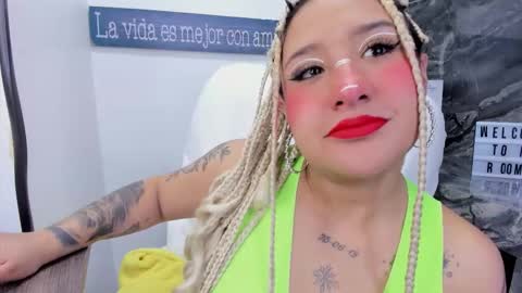 Snapshot of miss_danika chatting on 12-18-25, 11:05 Danika online show from 12-18-25, 11:05