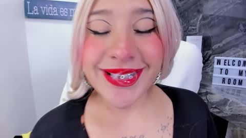 Snapshot of miss_danika chatting on 01-12-26, 11:04 Danika online show from 01-12-26, 11:04