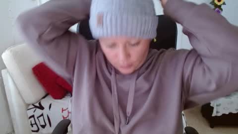 Miss Evoleth online show from 12-01-25, 04:12