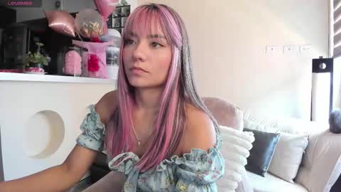 Snapshot of miss_ginebra_1 chatting on 02-27-26, 05:13 insta online show from 02-27-26, 05:13