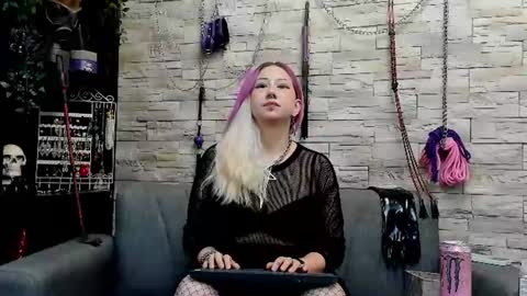 Snapshot of miss_kaz chatting on 07-23-26, 01:58 Kaz online show from 07-23-26, 01:58
