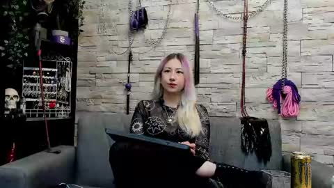 Snapshot of miss_kaz chatting on 08-05-26, 12:57 Kaz online show from 08-05-26, 12:57