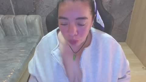 Snapshot of miss_lesly_cn chatting on 07-06-26, 03:03 miss_lesly_cn online show from 07-06-26, 03:03