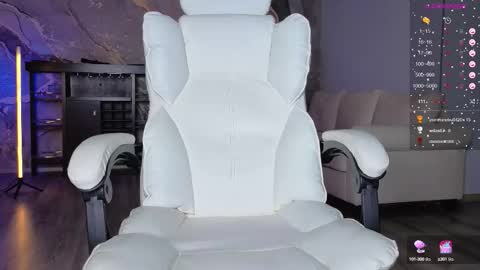 Snapshot of miss_long_legs chatting on 10-07-25, 01:52 Melina online show from 10-07-25, 01:52