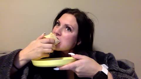 Snapshot of miss_maci_xo chatting on 01-10-25, 06:28 Maci online show from 01-10-25, 06:28