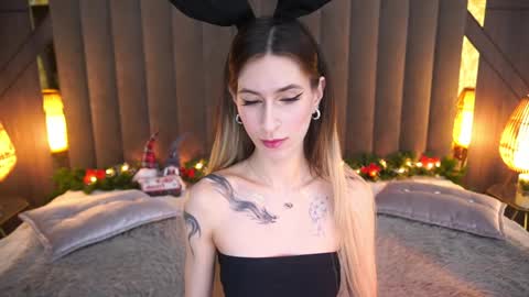 Snapshot of miss_martini chatting on 12-30-24, 07:15   online show from 12-30-24, 07:15