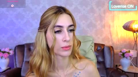 Snapshot of miss_martini chatting on 10-23-25, 06:45   online show from 10-23-25, 06:45
