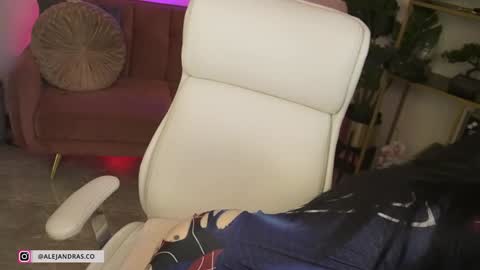 Snapshot of miss_meii chatting on 11-28-25, 10:56 Alejandra online show from 11-28-25, 10:56