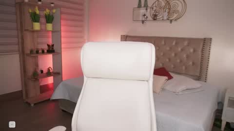 Snapshot of miss_meii chatting on 12-19-25, 11:34 Alejandra online show from 12-19-25, 11:34