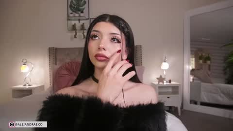 Snapshot of miss_meii chatting on 02-19-26, 12:28 Alejandra online show from 02-19-26, 12:28