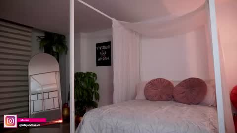 Snapshot of miss_meii chatting on 06-18-26, 02:01 Alejandra online show from 06-18-26, 02:01