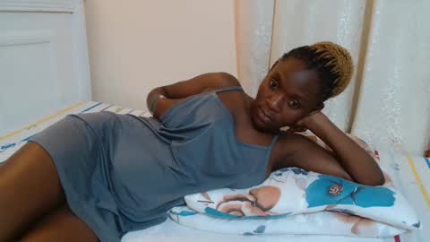 Snapshot of miss_monroee chatting on 05-03-26, 08:37 monroe online show from 05-03-26, 08:37