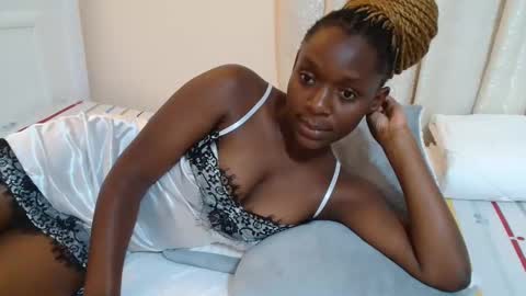 Snapshot of miss_monroee chatting on 05-08-26, 02:55 monroe online show from 05-08-26, 02:55