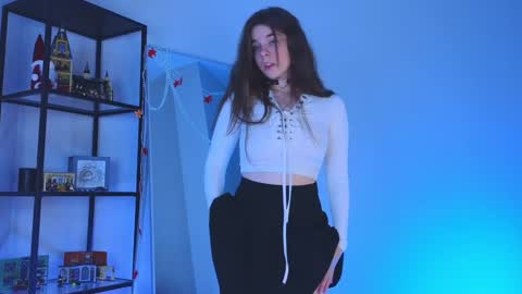 Snapshot of miss_spider chatting on 12-28-24, 06:17 Spider girl Help me reach 10 likes online show from 12-28-24, 06:17