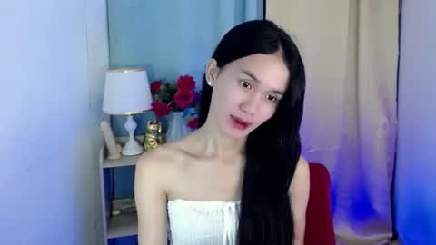 Snapshot of miss_sunshinex chatting on 02-12-25, 03:18 Shine online show from 02-12-25, 03:18