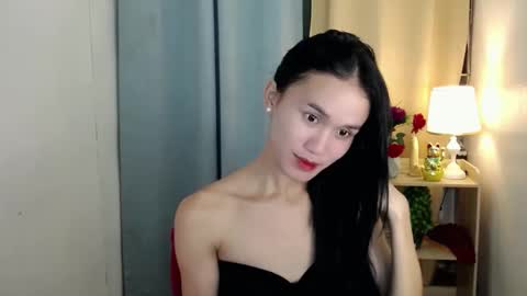 Snapshot of miss_sunshinex chatting on 02-14-25, 02:07 Shine online show from 02-14-25, 02:07