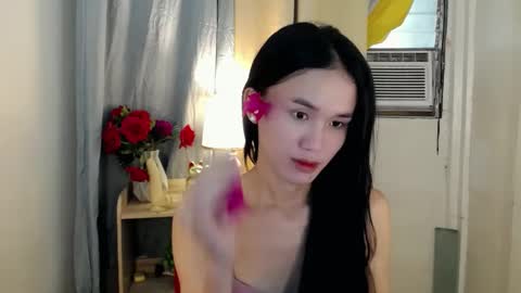 Snapshot of miss_sunshinex chatting on 02-18-25, 01:54 Shine online show from 02-18-25, 01:54