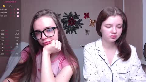 Snapshot of miss_sweetbb chatting on 12-29-24, 02:49 Bella online show from 12-29-24, 02:49