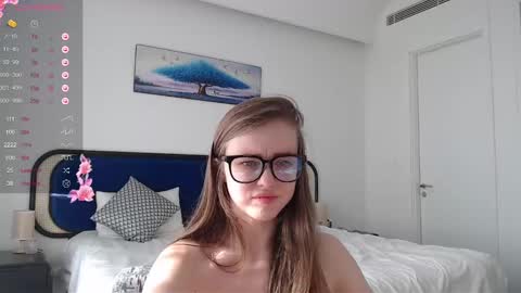 Snapshot of miss_sweetbb chatting on 02-20-25, 09:00 Bella online show from 02-20-25, 09:00