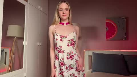 Snapshot of miss_sweetdream chatting on 05-20-26, 08:20 Emily online show from 05-20-26, 08:20