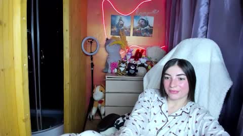 Snapshot of miss_tasy chatting on 01-18-26, 07:45 Melanie January 15th is my birthday there will be an interesting show online show from 01-18-26, 07:45