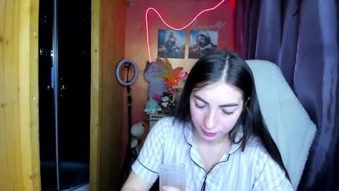 Snapshot of miss_tasy chatting on 05-02-26, 04:06 Melanie January 15th is my birthday there will be an interesting show online show from 05-02-26, 04:06