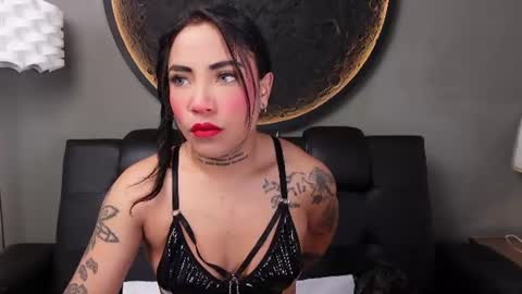 Snapshot of miss_vaiolette chatting on 06-27-26, 11:04 Vaiolette online show from 06-27-26, 11:04