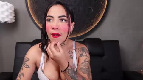 Snapshot of miss_vaiolette chatting on 07-28-26, 11:05 Vaiolette online show from 07-28-26, 11:05