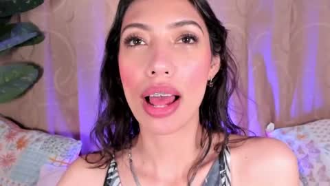 Snapshot of miss_veronica2 chatting on 06-16-26, 01:03 Miss Veronica online show from 06-16-26, 01:03