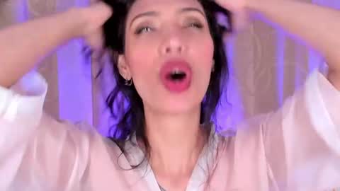 Snapshot of miss_veronica2 chatting on 06-25-26, 01:26 Miss Veronica online show from 06-25-26, 01:26