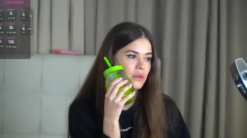 Snapshot of miss_viktoria chatting on 06-06-26, 06:12 Miss Victoria online show from 06-06-26, 06:12